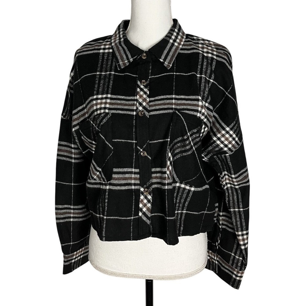 CISONO Women's Cropped Flannel Long Sleeve ButtonUp Plaid Black Shirt Size M